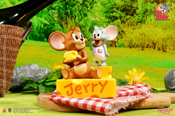 Soap Studio CA401 Tom and Jerry – Jerry Feeds Tuffy Ornament